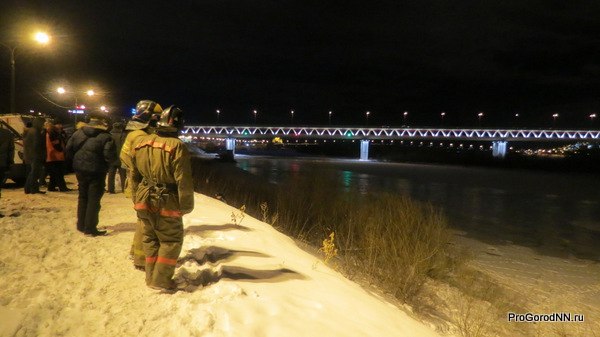 В Нижнем Новгороде машина упала в реку. Фоторепортаж с места происшествия - фото 10